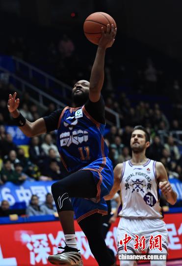 四川男篮在主场以79比81惜败北京北控，连败延长