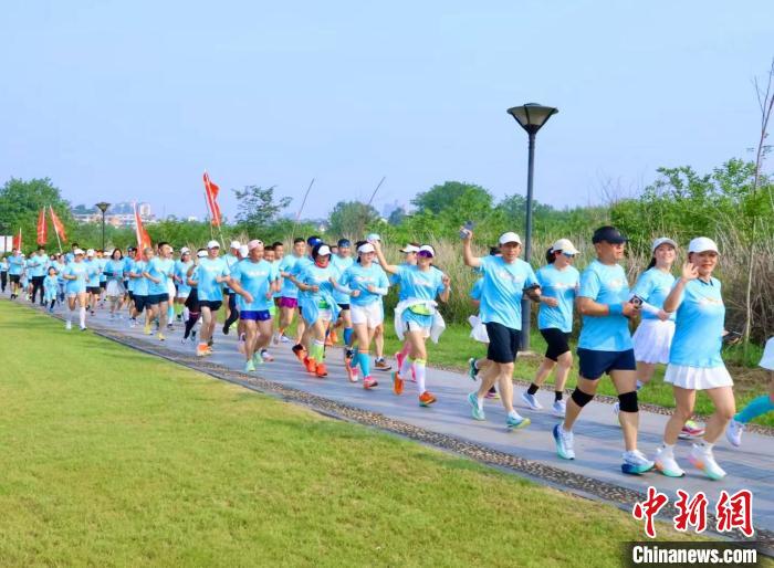 抑郁路上再启新程:百城万人健心跑携手抗郁联