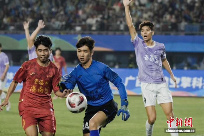 广西县级足球超级联赛开幕 千台无人机灯光秀点