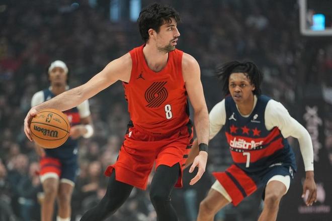 杨瀚森复出首战助开拓者大胜奇才