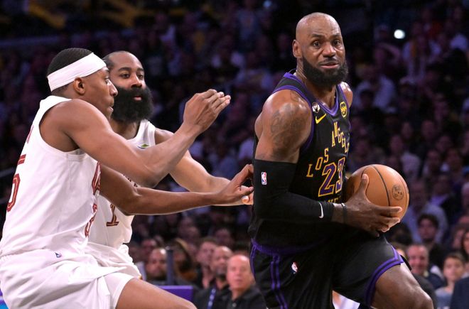 湖人vs火箭：东契奇伤情成关键，詹姆斯能否扛起