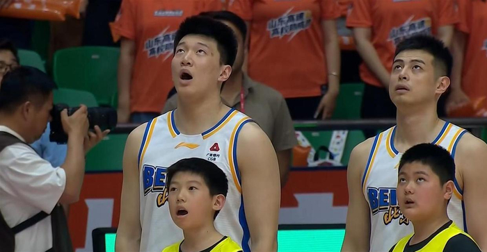 山东男篮主场惨败，首发五人集体哑火