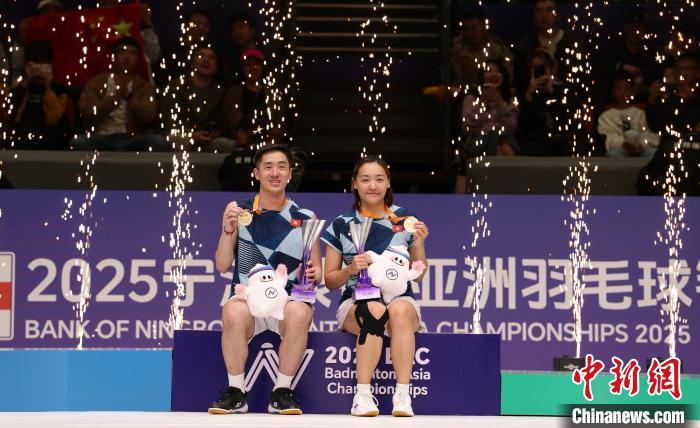 香港组合邓俊文／谢影雪于亚锦赛混双决赛逆转